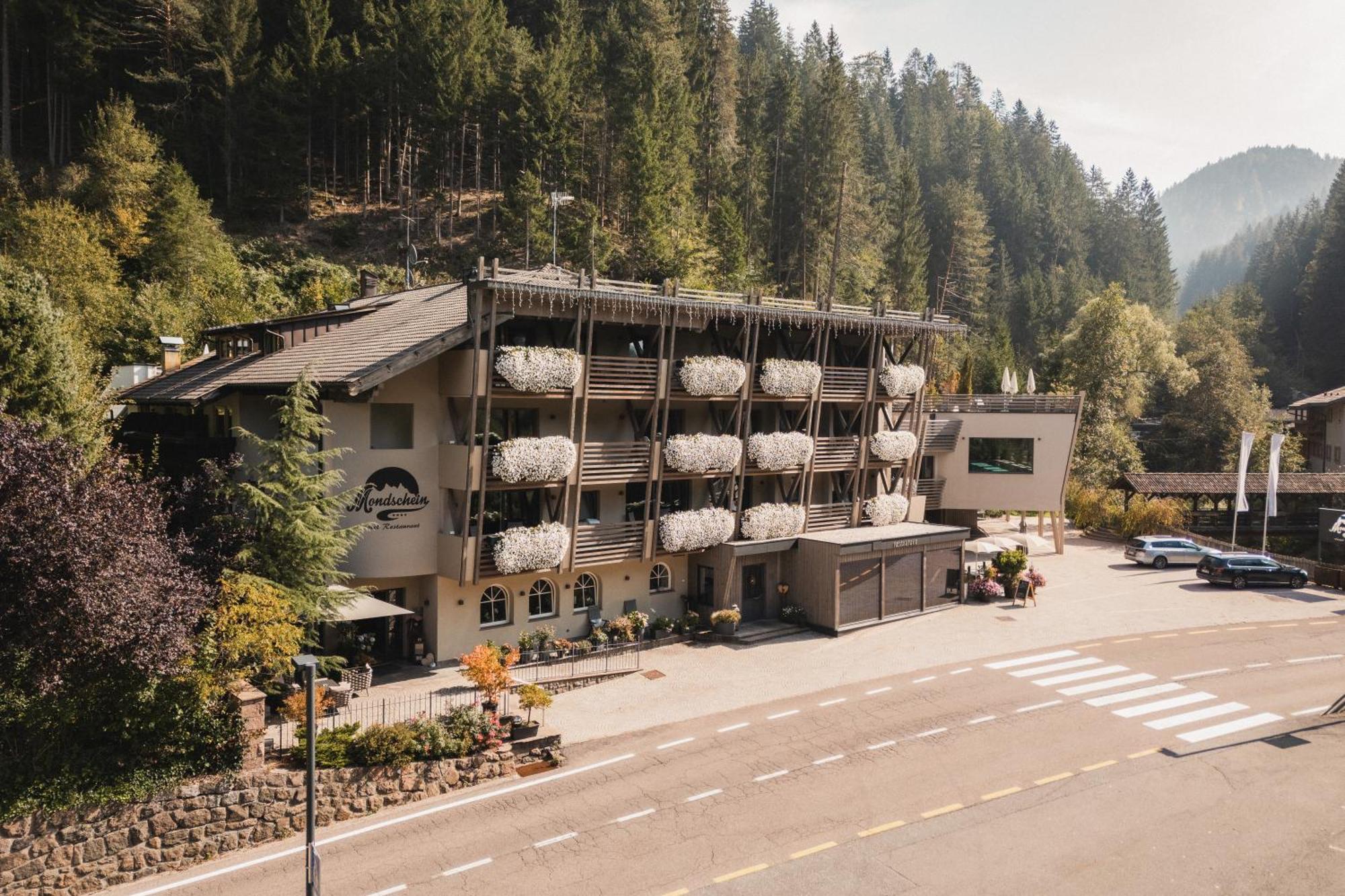 Mondschein Hotel 4*